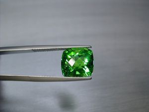 tsavorit antik 6.59 ct.